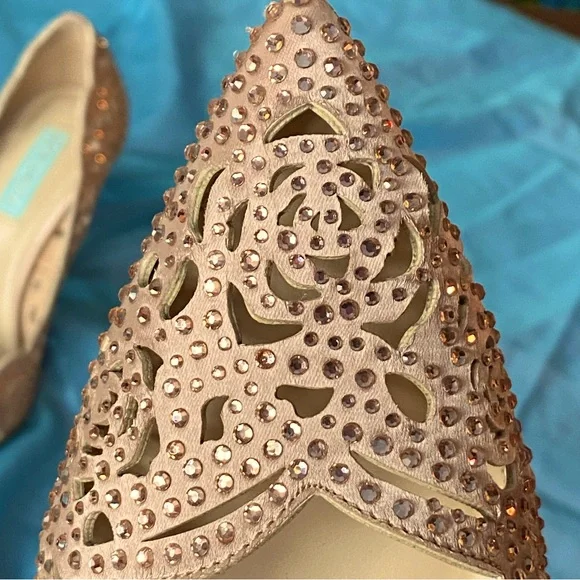 EUC w/box,Blue by Betsey Johnson Elsa Princess pumps,rose gold,ABS crystals, 8 - Picture 11 of 16